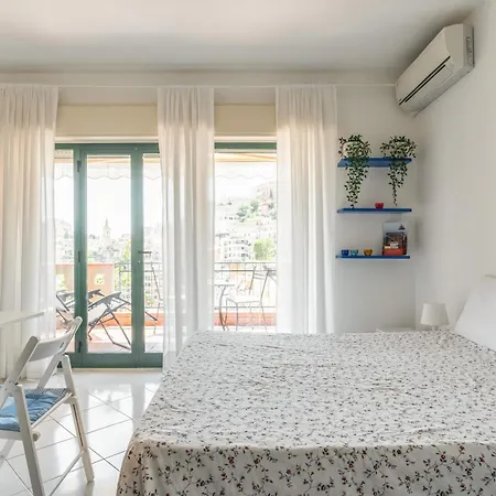 Romantic Retreat In Taormina