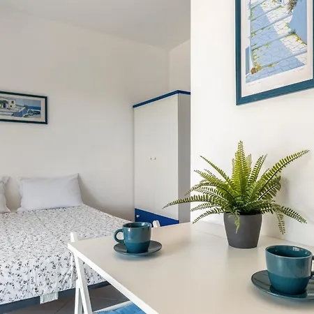 Romantic Retreat In Apartment *