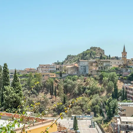 Romantic Retreat In Taormina